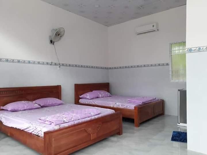 Nhà Nghỉ NgọC PhuọNg Hon Son Hotel Lai Son Room photo